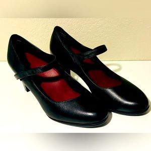 Black 3” heels. Abeo Vanessa by The Walking Company size 7.5